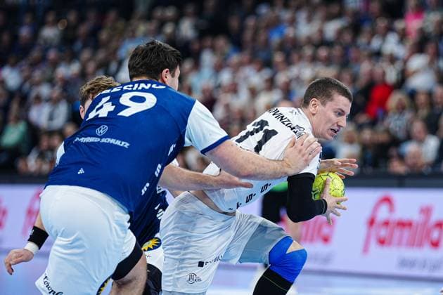 Aron Seesing (Bergischer HC, 49), Elias Ellefsen a Skipagotu (THW Kiel, 71) GER, THW Kiel vs. Bergischer HC, Handball, 1. Bundesliga, Spieltag 11, Saison 2025 2026, 09.11.2025 GER, THW Kiel vs. Bergischer HC, Handball, 1. Bundesliga, Spieltag 11, Saison 2025 2026, 09.11.2025 Kiel Copyright: xEibner-Pressefoto MarcelxvonxFehrnx EP_MFN