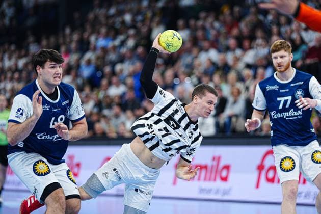 Wurf Tor Elias Ellefsen a Skipagotu (THW Kiel, 71) GER, THW Kiel vs. Bergischer HC, Handball, 1. Bundesliga, Spieltag 11, Saison 2025 2026, 09.11.2025 GER, THW Kiel vs. Bergischer HC, Handball, 1. Bundesliga, Spieltag 11, Saison 2025 2026, 09.11.2025 Kiel Copyright: xEibner-Pressefoto MarcelxvonxFehrnx EP_MFN
