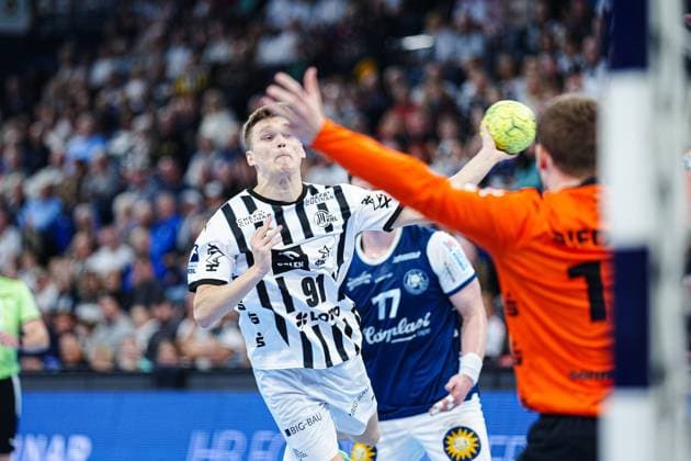 Wurf Tor Bence Imre (THW (THW Kiel, 91) GER, THW Kiel vs. Bergischer HC, Handball, 1. Bundesliga, Spieltag 11, Saison 2025 2026, 09.11.2025 GER, THW Kiel vs. Bergischer HC, Handball, 1. Bundesliga, Spieltag 11, Saison 2025 2026, 09.11.2025 Kiel Copyright: xEibner-Pressefoto MarcelxvonxFehrnx EP_MFN