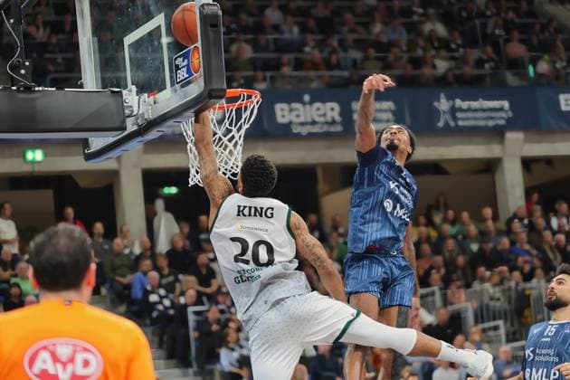 v.li. Urald King (Vet-Concept Gladiators Trier, 20), Michael Weathers (MLP Academics Heidelberg, 20) GER, MLP Academics Heidelberg vs. Vet-Concept Gladiators Trier, Basketball, easycredit Basketball Bundesliga, 7.Spieltag, Saison, 2025 2026, 09.11.2025 GER, MLP Academics Heidelberg vs. Vet-Concept Gladiators Trier, Basketball, easycredit Basketball Bundesliga, 7.Spieltag, Saison, 2025 2026, 09.11.2025 Heidelberg Copyright: xEibner-Pressefoto JoergxHirschx EP_JHH