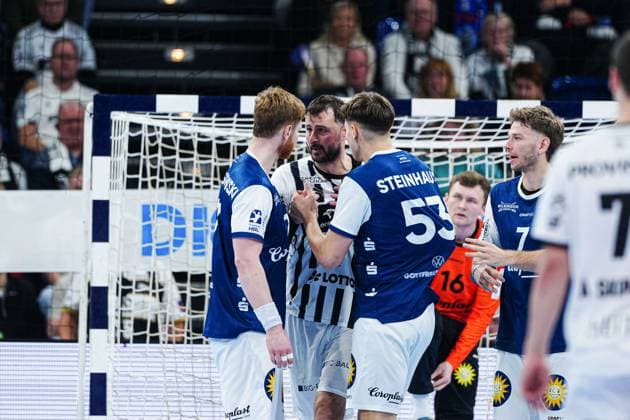 Johannes Wasielewski (Bergischer HC, 77), Soeren Steinhaus (Bergischer HC, 53) und Domagoj Duvnjak (THW Kiel, 04) geraten aneinander GER, THW Kiel vs. Bergischer HC, Handball, 1. Bundesliga, Spieltag 11, Saison 2025 2026, 09.11.2025 GER, THW Kiel vs. Bergischer HC, Handball, 1. Bundesliga, Spieltag 11, Saison 2025 2026, 09.11.2025 Kiel Copyright: xEibner-Pressefoto MarcelxvonxFehrnx EP_MFN