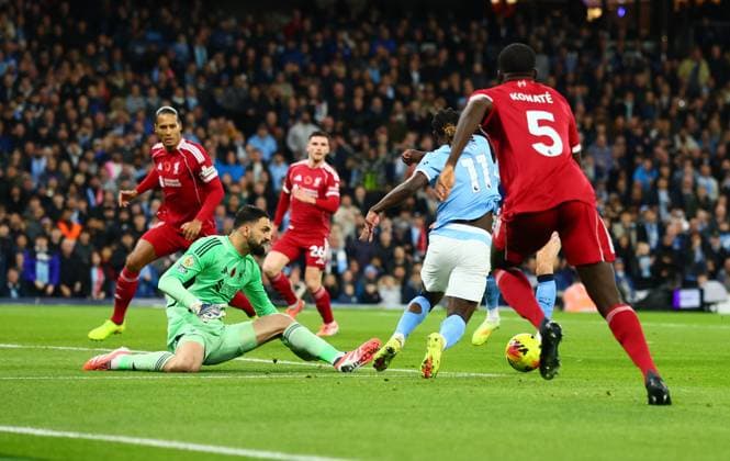 Giorgi Mamardashvili of Liverpool fouls Jeremy Doku of Manchester City for a penalty Manchester City v Liverpool, Premier League, Football, Etihad Stadium, Manchester, UK - 09 Nov 2025Manchester Etihad Stadium United Kingdom EDITORIAL USE ONLY No use with unauthorised audio, video, data, fixture lists, club league logos or live services. Online in-match use limited to 120 images, no video emulation. No use in betting, games or single club league player publications. Copyright: xPaulxCurrie Shutterstockx 15702266v