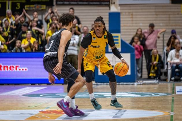 Miles Lamar Tention (Tigers Tuebingen, 03) Phillip Montreal Russell (Bozic Estriche Knights Kirchheim, 01) GER, Bozic Estriche Knights Kirchheim vs. Tigers Tuebingen, BARMER 2. Basketball Bundesliga, 08. Spieltag, Saison 2025 2026, 09.11.2025 GER, Bozic Estriche Knights Kirchheim vs. Tigers Tuebingen, BARMER 2. Basketball Bundesliga, 08. Spieltag, Saison 2025 2026, 09.11.2025 Kirchheim an der Teck Copyright: xEibner-Pressefoto NinaxSanderx EP_NSR