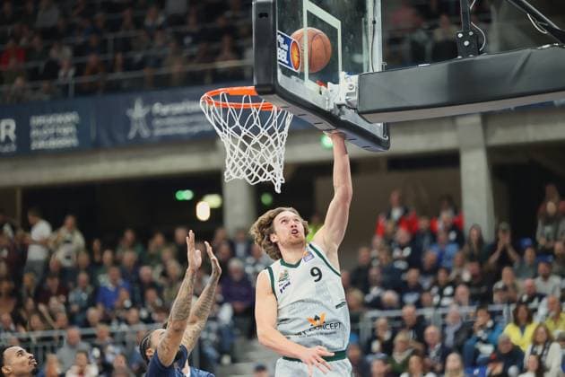 M. Hollersbacher (Vet-Concept Gladiators Trier, 9) macht den Korb. GER, MLP Academics Heidelberg vs. Vet-Concept Gladiators Trier, Basketball, easycredit Basketball Bundesliga, 7.Spieltag, Saison, 2025 2026, 09.11.2025 GER, MLP Academics Heidelberg vs. Vet-Concept Gladiators Trier, Basketball, easycredit Basketball Bundesliga, 7.Spieltag, Saison, 2025 2026, 09.11.2025 Heidelberg Copyright: xEibner-Pressefoto JoergxHirschx EP_JHH