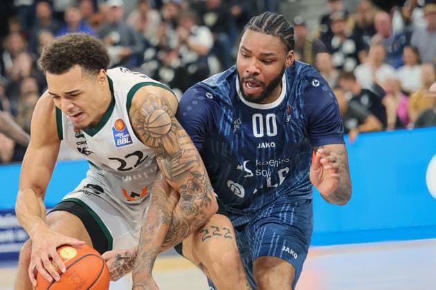 v. li. im Zweikampf, Eli Brooks (Vet-Concept Gladiators Trier, 55), Marcus Werthers (MLP Academics Heidelberg, 00). GER, MLP Academics Heidelberg vs. Vet-Concept Gladiators Trier, Basketball, easycredit Basketball Bundesliga, 7.Spieltag, Saison, 2025 2026, 09.11.2025 GER, MLP Academics Heidelberg vs. Vet-Concept Gladiators Trier, Basketball, easycredit Basketball Bundesliga, 7.Spieltag, Saison, 2025 2026, 09.11.2025 Heidelberg Copyright: xEibner-Pressefoto JoergxHirschx EP_JHH