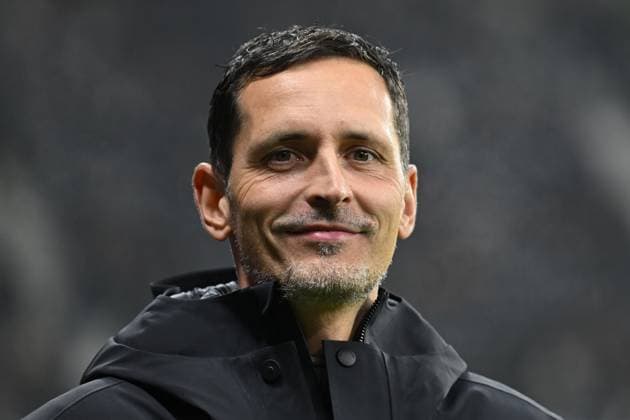 Dino Toppmöller (Eintracht Frankfurt, Trainer) vor dem Spiel, GER, Eintracht Frankfurt vs 1. FSV Mainz 05. Fussball, 1. Bundesliga, 10. Spieltag, Spielzeit 2025 2026, 09.11.2025. DFL REGULATIONS PROHIBIT ANY USE OF PHOTOGRAPHS AS IMAGE SEQUENCES AND OR QUASI-VIDEO GER, Eintracht Frankfurt vs 1. FSV Mainz 05. Fussball, 1. Bundesliga, 10. Spieltag, Spielzeit 2025 2026, 09.11.2025. Frankfurt am Main Copyright: xEibner-Pressefoto FlorianxWiegandx EP_FWD