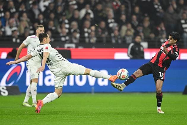 Dominik Kohr ( 1.FSV Mainz 05, 31) im Zweikampf mit Mahmoud (Eintracht Frankfurt, 18), GER, Eintracht Frankfurt vs 1. FSV Mainz 05. Fussball, 1. Bundesliga, 10. Spieltag, Spielzeit 2025 2026, 09.11.2025. DFL REGULATIONS PROHIBIT ANY USE OF PHOTOGRAPHS AS IMAGE SEQUENCES AND OR QUASI-VIDEO GER, Eintracht Frankfurt vs 1. FSV Mainz 05. Fussball, 1. Bundesliga, 10. Spieltag, Spielzeit 2025 2026, 09.11.2025. Frankfurt am Main Copyright: xEibner-Pressefoto FlorianxWiegandx EP_FWD