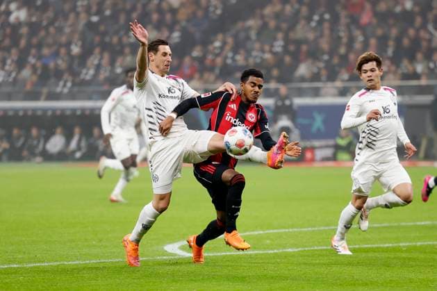 v.l.n.r.: Dominik Kohr (1.FSV Mainz 05, 31) and Ansgar Knauff (Eintracht Frankfurt, 7), 09.11.2025, Football, 1. Bundesliga, Eintracht Frankfurt - 1. FSV Mainz 05, GER, Frankfurt am Main, Deutsche Bank Park, DFL REGULATIONS PROHIBIT ANY USE OF PHOTOGRAPHS AS IMAGE SEQUENCES AND OR QUASI-VIDEO. Copyright: HMBxMedia xHeikoxBecker