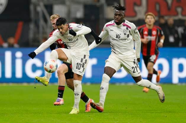 v.l.n.r.: Jonathan Burkardt (Eintracht Frankfurt, 9), Nadiem Amiri (1.FSV Mainz 05, 10) and Nathaniel Brown (Eintracht Frankfurt, 21), 09.11.2025, Football, 1. Bundesliga, Eintracht Frankfurt - 1. FSV Mainz 05, GER, Frankfurt am Main, Deutsche Bank Park, DFL REGULATIONS PROHIBIT ANY USE OF PHOTOGRAPHS AS IMAGE SEQUENCES AND OR QUASI-VIDEO. Copyright: HMBxMedia xHeikoxBecker