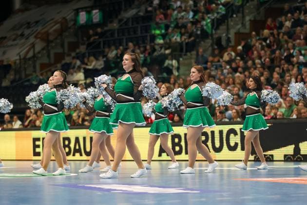 Showcolate Danceteam, Cheerdance, Cheerleader, SC DHfK Leipzig vs Fuechse Berlin, Handball, 1. Bundesliga, 11. Spieltag, Saison 2025 2026, 09.11.2025, SC DHfK Leipzig vs Fuechse Berlin, Handball, 1. Bundesliga, 11. Spieltag, Saison 2025 2026, 09.11.2025 Leipzig Copyright: xEibner-Pressefoto LauraxRoemerx EP_LRR