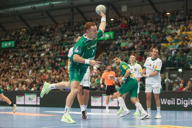 Tomas Piroch (SC DHfK Leipzig, 7) wirft den Ball im Sprung, SC DHfK Leipzig vs Fuechse Berlin, Handball, 1. Bundesliga, 11. Spieltag, Saison 2025 2026, 09.11.2025, SC DHfK Leipzig vs Fuechse Berlin, Handball, 1. Bundesliga, 11. Spieltag, Saison 2025 2026, 09.11.2025 Leipzig Copyright: xEibner-Pressefoto LauraxRoemerx EP_LRR