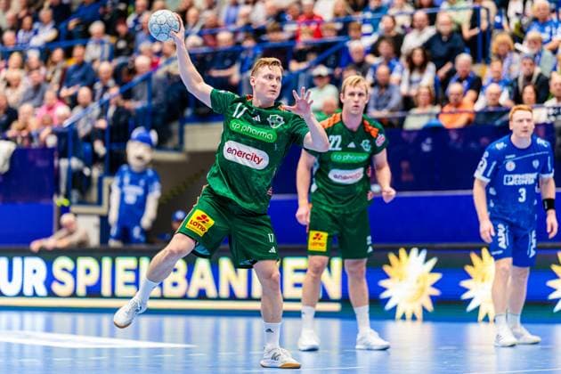 August Baskar Pedersen (TSV Hannover-Burgdorf, 17) beim Siebenmeter 7 Meter Wurf GER, TBV Lemgo Lippe vs. TSV Hannover-Burgdorf, Handball, 1. Bundesliga, 11. Spieltag, Spielzeit 2025 2026, 09.11.2025 GER, TBV Lemgo Lippe vs. TSV Hannover-Burgdorf, Handball, 1. Bundesliga, 11. Spieltag, Spielzeit 2025 2026, 09.11.2025 Lemgo Copyright: xEibner-Pressefoto JanxRollingerx EP_JSK