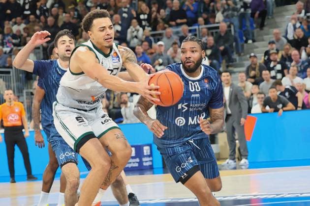 v.li. N.Adekunle (Vet-Concept Gladiators Trier, 22), Marcus Werthers (MLP Academics Heidelberg, 00) GER, MLP Academics Heidelberg vs. Vet-Concept Gladiators Trier, Basketball, easycredit Basketball Bundesliga, 7.Spieltag, Saison, 2025 2026, 09.11.2025 GER, MLP Academics Heidelberg vs. Vet-Concept Gladiators Trier, Basketball, easycredit Basketball Bundesliga, 7.Spieltag, Saison, 2025 2026, 09.11.2025 Heidelberg Copyright: xEibner-Pressefoto JoergxHirschx EP_JHH