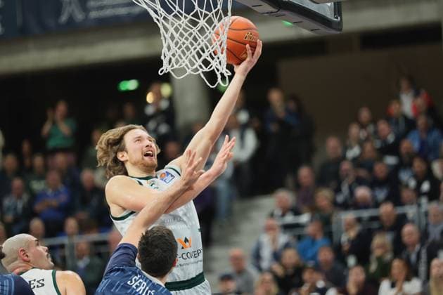 M. Hollersbacher (Vet-Concept Gladiators Trier, 9)macht den Korb klar. GER, MLP Academics Heidelberg vs. Vet-Concept Gladiators Trier, Basketball, easycredit Basketball Bundesliga, 7.Spieltag, Saison, 2025 2026, 09.11.2025 GER, MLP Academics Heidelberg vs. Vet-Concept Gladiators Trier, Basketball, easycredit Basketball Bundesliga, 7.Spieltag, Saison, 2025 2026, 09.11.2025 Heidelberg Copyright: xEibner-Pressefoto JoergxHirschx EP_JHH
