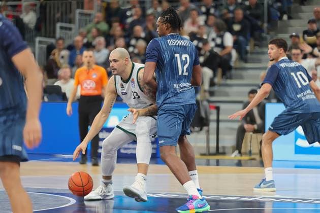 Maik Zirbes (Vet-Concept Gladiators Trier, 33),Osun Osunniyi (MLP Academics Heidelberg, 12) GER, MLP Academics Heidelberg vs. Vet-Concept Gladiators Trier, Basketball, easycredit Basketball Bundesliga, 7.Spieltag, Saison, 2025 2026, 09.11.2025 GER, MLP Academics Heidelberg vs. Vet-Concept Gladiators Trier, Basketball, easycredit Basketball Bundesliga, 7.Spieltag, Saison, 2025 2026, 09.11.2025 Heidelberg Copyright: xEibner-Pressefoto JoergxHirschx EP_JHH