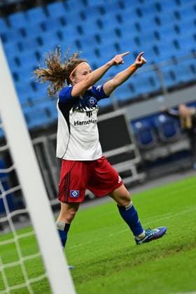 Fußball I Frauen I Saison 2025-2026 I Bundesliga I 10. Spieltag I Hamburger SV - 1. FC Nürnberg I 09.11.2025 Einzelfoto, Freisteller, Einzelbild, Cut-out, isoliertes Motiv, Sportaufnahme, Nahaufnahme, freigestellt, freigestellte Aufnahme, Aufnahme, Einzeln: Jubel, Begeisterung, Enthusiasmus, Euphorie, Freude, Glücksgefühl, Heiterkeit bei: Melanie Brunnthaler (11, Hamburger SV) Hamburg Volkspark, Volksparkstadion, Stadion, Volkspark-Stadion Hamburg Deutschland Copyright: xLobeca FelixxSchlikisx