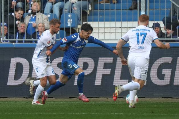 09.11.2025, xgox, Fussball 2. Bundesliga, 1. FC Magdeburg - SC Paderborn 07 emspor, v.l. Sebastian Klaas (Paderborn, 26), Laurin Ulrich (Magdeburg, 8) Zweikampf, Duell, Kampf, tackle (DFL DFB REGULATIONS PROHIBIT ANY USE OF PHOTOGRAPHS as IMAGE SEQUENCES and or QUASI-VIDEO) Magdeburg