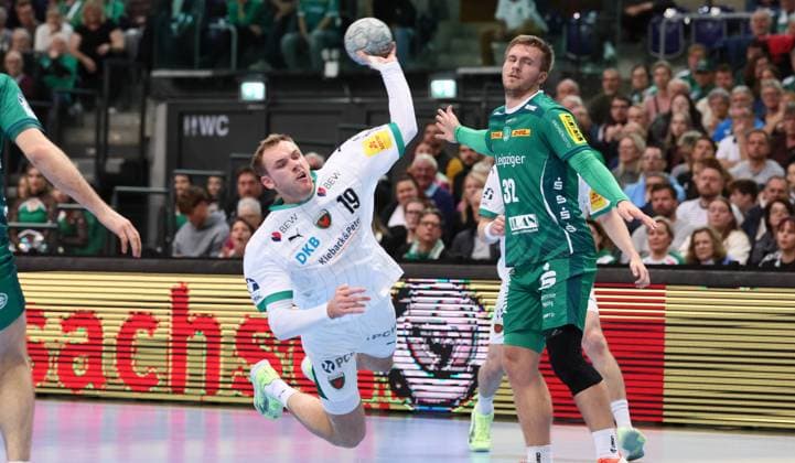 Leipzig, 09.11.2025, Arena Leipzig, Handball, Bundesliga, 11.Spieltag , SC DHfK Leipzig vs. Füchse Berlin 26:34 (12:15) , Im Bild von links; Mathias Gidsel ( 19, Berlin), Franz Semper (32, Leipzig). , Nur zur redaktionellen Nutzung. , Only editorial use. , DHB HBL regulations prohibit any use of photographs as image sequences and or quasi-video. ,