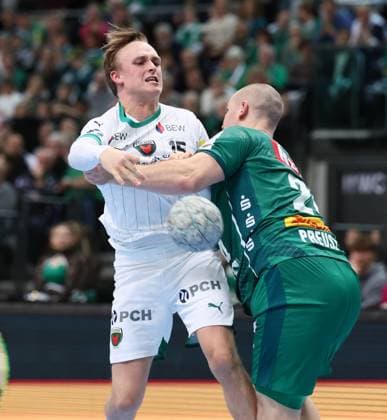 Leipzig, 09.11.2025, Arena Leipzig, Handball, Bundesliga, 11.Spieltag , SC DHfK Leipzig vs. Füchse Berlin 26:34 (12:15) , Im Bild von links; Tobias Schjölberg Gröndahl Schjoelberg Groendahl ( 15, Berlin), Moritz Preuss (24, Leipzig). , Nur zur redaktionellen Nutzung. , Only editorial use. , DHB HBL regulations prohibit any use of photographs as image sequences and or quasi-video. ,