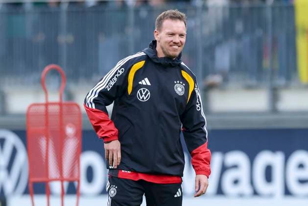 Bundestrainer Julian Nagelsmann (Germany) lacht, , Training der deutschen Fussball Nationalmannschaft, Volkswagen Arena am 10. November 2025 in Wolfsburg, Deutschland. (Foto von Marco Steinbrenner DeFodi Images) Bundestrainer Julian Nagelsmann (Germany) smiles, , Training der deutschen Fussball Nationalmannschaft, Volkswagen Arena, November 10, 2025 in Wolfsburg, Germany. (Photo by Marco Steinbrenner DeFodi Images) DFL regulations prohibit any use of photographs as image sequences and or quasi-video. National coach Julian Nagelsmann Germany smiles, , Training of the German national soccer team, Volkswagen Arena on November 10, 2025 in Wolfsburg, Germany Photo by Marco Steinbrenner DeFodi Images National coach Julian Nagelsmann Germany smiles, , Training of the German national soccer team, Volkswagen Arena, November 10, 2025 in Wolfsburg, Germany Photo by Marco Steinbrenner DeFodi Images DFL regulations prohibit any use of photographs as image sequences and or quasi video