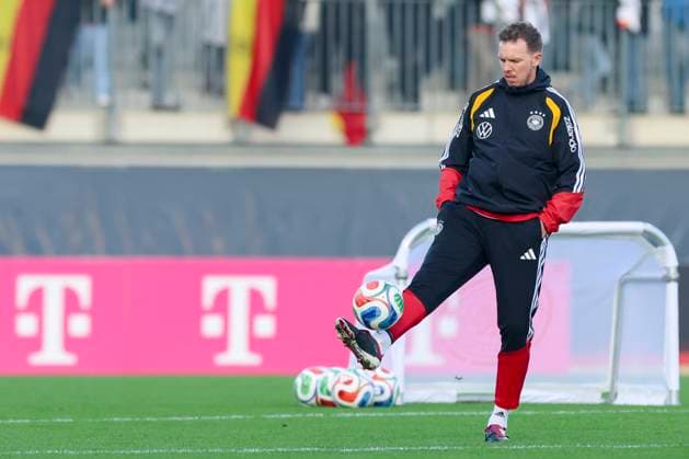 Bundestrainer Julian Nagelsmann (Germany) kontrolliert den Ball, , Training der deutschen Fussball Nationalmannschaft, Volkswagen Arena am 10. November 2025 in Wolfsburg, Deutschland. (Foto von Marco Steinbrenner DeFodi Images) Bundestrainer Julian Nagelsmann (Germany) controls the ball, , Training der deutschen Fussball Nationalmannschaft, Volkswagen Arena, November 10, 2025 in Wolfsburg, Germany. (Photo by Marco Steinbrenner DeFodi Images) DFL regulations prohibit any use of photographs as image sequences and or quasi-video. National coach Julian Nagelsmann Germany controls the ball, , Training of the German national soccer team, Volkswagen Arena, November 10, 2025 in Wolfsburg, Germany Photo by Marco Steinbrenner DeFodi Images National coach Julian Nagelsmann Germany controls the ball, , Training of the German national soccer team, Volkswagen Arena, November 10, 2025 in Wolfsburg, Germany Photo by Marco Steinbrenner DeFodi Images DFL regulations prohibit any use of photographs as image sequences and or quasi video