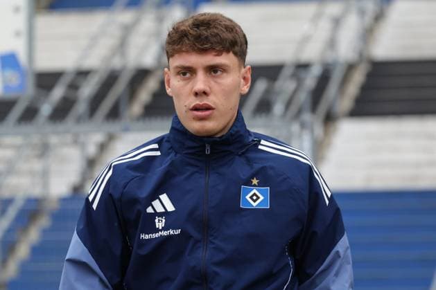 GER, xFSx ,Hamburg, HSV , 1. Bundesliga , Fussball, DFL, Hamburger SV Training , am Hamburger Volksparkstadion , 10.11.2025 , v.l. Nicolai Remberg (Hamburger SV ,21) DFL regulations prohibit any use of photographs as image sequences and or quasi-video. Copyright: HMBxMedia FernandoxSoares