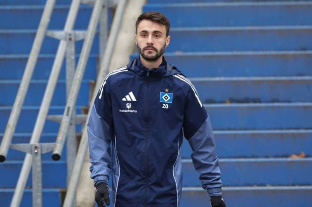 GER, xFSx ,Hamburg, HSV , 1. Bundesliga , Fussball, DFL, Hamburger SV Training , am Hamburger Volksparkstadion , 10.11.2025 , v.l. Fabio Daniel Ferreira Vieira (Hamburger SV ,20) DFL regulations prohibit any use of photographs as image sequences and or quasi-video. Copyright: HMBxMedia FernandoxSoares