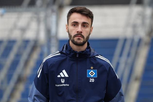 GER, xFSx ,Hamburg, HSV , 1. Bundesliga , Fussball, DFL, Hamburger SV Training , am Hamburger Volksparkstadion , 10.11.2025 , v.l. Fabio Daniel Ferreira Vieira (Hamburger SV ,20) DFL regulations prohibit any use of photographs as image sequences and or quasi-video. Copyright: HMBxMedia FernandoxSoares