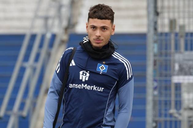 GER, xFSx ,Hamburg, HSV , 1. Bundesliga , Fussball, DFL, Hamburger SV Training , am Hamburger Volksparkstadion , 10.11.2025 , v.l. William Mikelbrencis (Hamburger SV ,2) DFL regulations prohibit any use of photographs as image sequences and or quasi-video. Copyright: HMBxMedia FernandoxSoares
