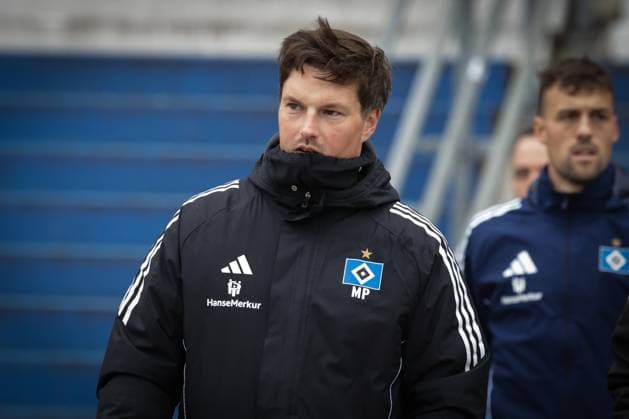GER, xFSx ,Hamburg, HSV , 1. Bundesliga , Fussball, DFL, Hamburger SV Training , am Hamburger Volksparkstadion , 10.11.2025 , v.l. Torwart Daniel Heuer Fernandes (Hamburger SV ,1) DFL regulations prohibit any use of photographs as image sequences and or quasi-video. Copyright: HMBxMedia FernandoxSoares