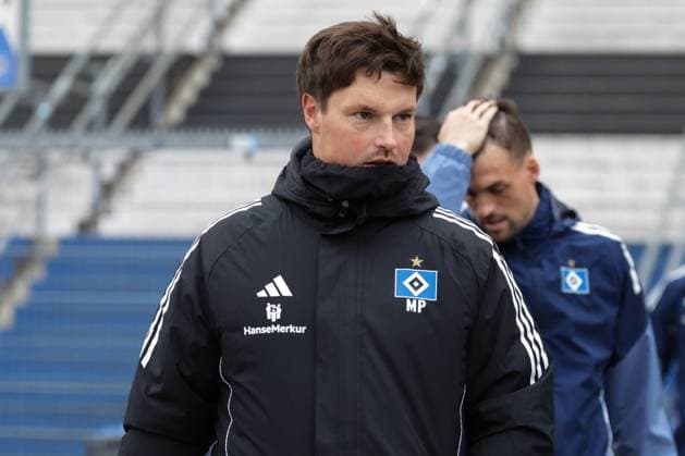 GER, xFSx ,Hamburg, HSV , 1. Bundesliga , Fussball, DFL, Hamburger SV Training , am Hamburger Volksparkstadion , 10.11.2025 , v.l. Torwart Daniel Heuer Fernandes (Hamburger SV ,1) DFL regulations prohibit any use of photographs as image sequences and or quasi-video. Copyright: HMBxMedia FernandoxSoares
