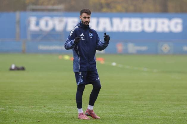 GER, xFSx ,Hamburg, HSV , 1. Bundesliga , Fussball, DFL, Hamburger SV Training , am Hamburger Volksparkstadion , 10.11.2025 , v.l. Fabio Daniel Ferreira Vieira (Hamburger SV ,20) DFL regulations prohibit any use of photographs as image sequences and or quasi-video. Copyright: HMBxMedia FernandoxSoares
