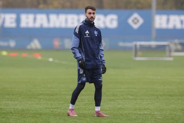 GER, xFSx ,Hamburg, HSV , 1. Bundesliga , Fussball, DFL, Hamburger SV Training , am Hamburger Volksparkstadion , 10.11.2025 , v.l. Fabio Daniel Ferreira Vieira (Hamburger SV ,20) DFL regulations prohibit any use of photographs as image sequences and or quasi-video. Copyright: HMBxMedia FernandoxSoares