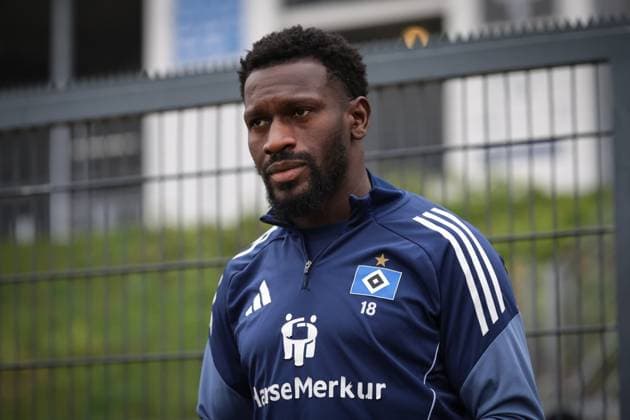 GER, xFSx ,Hamburg, HSV , 1. Bundesliga , Fussball, DFL, Hamburger SV Training , am Hamburger Volksparkstadion , 10.11.2025 , v.l. Bakery Jatta (Hamburger SV ,18) DFL regulations prohibit any use of photographs as image sequences and or quasi-video. Copyright: HMBxMedia FernandoxSoares