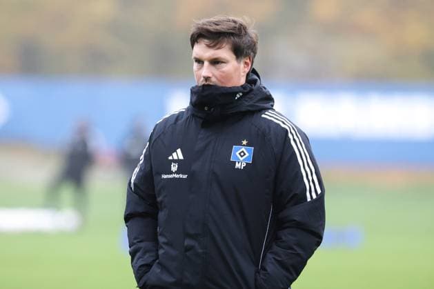 GER, xFSx ,Hamburg, HSV , 1. Bundesliga , Fussball, DFL, Hamburger SV Training , am Hamburger Volksparkstadion , 10.11.2025 , v.l. Trainer Merlin Polzin (Hamburger SV) DFL regulations prohibit any use of photographs as image sequences and or quasi-video. Copyright: HMBxMedia FernandoxSoares
