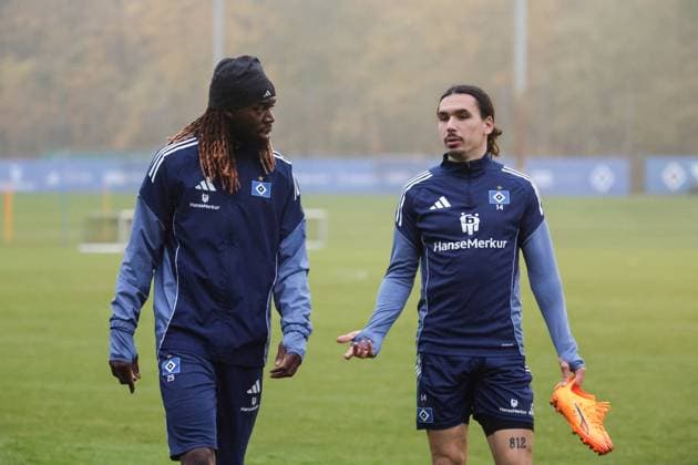 GER, xFSx ,Hamburg, HSV , 1. Bundesliga , Fussball, DFL, Hamburger SV Training , am Hamburger Volksparkstadion , 10.11.2025 , v.l. Jordan Torunarigha (Hamburger SV ,25) ,Rayan Philippe (Hamburger SV ,14) DFL regulations prohibit any use of photographs as image sequences and or quasi-video. Copyright: HMBxMedia FernandoxSoares