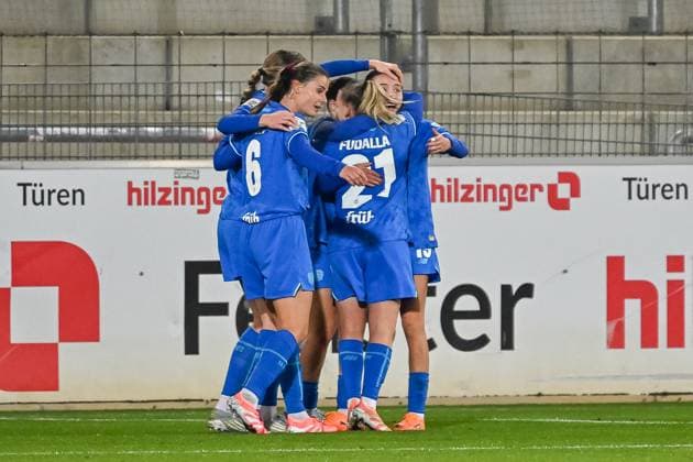 Jubel zum Tor zum 0:1 durch Vanessa Fudalla (Bayer 04 Leverkusen, 21) GER, SC Freiburg - Bayer 04 Leverkuse, Frauen-Fussball, Google Pixel Frauen-Bundesliga, 10. Spieltag, Saison 2025 2026, 10.11.2025 DFB REGULATIONS PROHIBIT ANY USE OF PHOTOGRAPHS AS IMAGE SEQUENCES AND OR QUASI-VIDEO GER, SC Freiburg - Bayer 04 Leverkuse, Frauen-Fussball, Google Pixel Frauen-Bundesliga, 10. Spieltag, Saison 2025 2026, 10.11.2025 Freiburg Copyright: xEibner-Pressefoto ThomasxHessx EP_THS