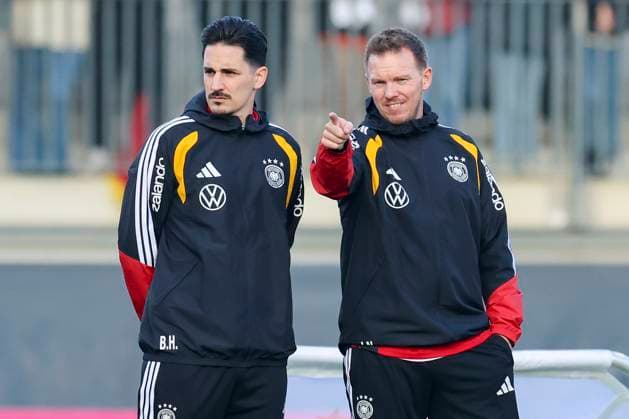 Assistenztrainer Benjamin Huebner (Germany) und Bundestrainer Julian Nagelsmann (Germany) unterhalten sich, , Training der deutschen Fussball Nationalmannschaft, Volkswagen Arena am 10. November 2025 in Wolfsburg, Deutschland. (Foto von Marco Steinbrenner DeFodi Images) Assistenztrainer Benjamin Huebner (Germany) und Bundestrainer Julian Nagelsmann (Germany) talk together, , Training der deutschen Fussball Nationalmannschaft, Volkswagen Arena, November 10, 2025 in Wolfsburg, Germany. (Photo by Marco Steinbrenner DeFodi Images) DFL regulations prohibit any use of photographs as image sequences and or quasi-video. Assistant coach Benjamin Huebner Germany and national coach Julian Nagelsmann Germany talk, , Training of the German national soccer team, Volkswagen Arena, November 10, 2025 in Wolfsburg, Germany Photo by Marco Steinbrenner DeFodi Images Assistant coach Benjamin Huebner Germany and national coach Julian Nagelsmann Germany talk together, , Training of the German national soccer team, Volkswagen Arena, November 10, 2025 in Wolfsburg, Germany Photo by Marco Steinbrenner DeFodi Images DFL regulations prohibit any use of photographs as image sequences and or quasi video