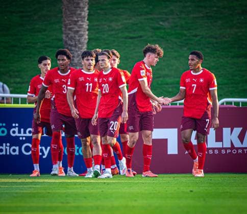 Fussball FIFA U17, U 17 U 17 Weltmeisterschaft Katar 2025 - Schweiz vs Mexiko - Gruppe F Spiel 59: Sandro Wyss (Schweiz, 19) Marco Correia (Schweiz, 16) Mladen Mijajlovic (Schweiz, 10) Nico Lazri (Schweiz, 8) Jill Stiel (Schweiz, 20) Giacomo Koloto (Schweiz, 7) Olivier Mambwa (Schweiz, 3) Gil Zufferey (Schweiz, 5) Theodore Pizarro (Schweiz, 1) Nevio Scherrer (Schweiz, 11) Erblin Sadikaj (Schweiz, 14) Copyright: xRedhaxHosnixSegganix