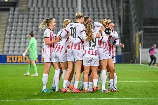 Jubel zum Tor zum 1:1 durch Tessa Blumenberg (SC Freiburg Frauen, 07) GER, SC Freiburg - Bayer 04 Leverkuse, Frauen-Fussball, Google Pixel Frauen-Bundesliga, 10. Spieltag, Saison 2025 2026, 10.11.2025 DFB REGULATIONS PROHIBIT ANY USE OF PHOTOGRAPHS AS IMAGE SEQUENCES AND OR QUASI-VIDEO GER, SC Freiburg - Bayer 04 Leverkuse, Frauen-Fussball, Google Pixel Frauen-Bundesliga, 10. Spieltag, Saison 2025 2026, 10.11.2025 Freiburg Copyright: xEibner-Pressefoto ThomasxHessx EP_THS