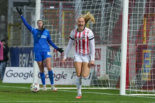 Tessa Blumenberg (SC Freiburg, 07) Torjubel, Emotionen, Jubel, Torerfolg, Abschluss, Treffer , Deutschland, Fussball, GooglePixel Frauen-Bundesliga, 10.Spieltag, 2025 2026, SC Freiburg vs. Bayer 04 Leverkusen, 10.11.2025, Dreisamstadion, Freiburg, Deutschland DFB REGULATIONS PROHIBIT ANY USE OF PHOTOGRAPHS AS IMAGE SEQUENCES AND OR QUASI-VIDEO. Freiburg Dreisamstadion Baden-Wuerttemberg Deutschland Copyright: xArnexAmbergx