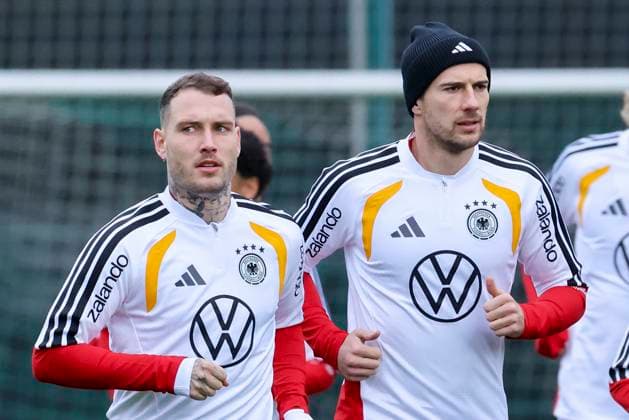 David Raum (Germany) und Leon Goretzka (Germany) laufen, , Training der deutschen Fussball Nationalmannschaft, Volkswagen Arena am 11. November 2025 in Wolfsburg, Deutschland. (Foto von Marco Steinbrenner DeFodi Images) David Raum (Germany) und Leon Goretzka (Germany) run, , Training der deutschen Fussball Nationalmannschaft, Volkswagen Arena, November 11, 2025 in Wolfsburg, Germany. (Photo by Marco Steinbrenner DeFodi Images) DFL regulations prohibit any use of photographs as image sequences and or quasi-video. David Raum Germany and Leon Goretzka Germany run, , Training of the German national soccer team, Volkswagen Arena on November 11, 2025 in Wolfsburg, Germany Photo by Marco Steinbrenner DeFodi Images David Raum Germany and Leon Goretzka Germany run, , Training of the German national soccer team, Volkswagen Arena, November 11, 2025 in Wolfsburg, Germany Photo by Marco Steinbrenner DeFodi Images DFL regulations prohibit any use of photographs as image sequences and or quasi video