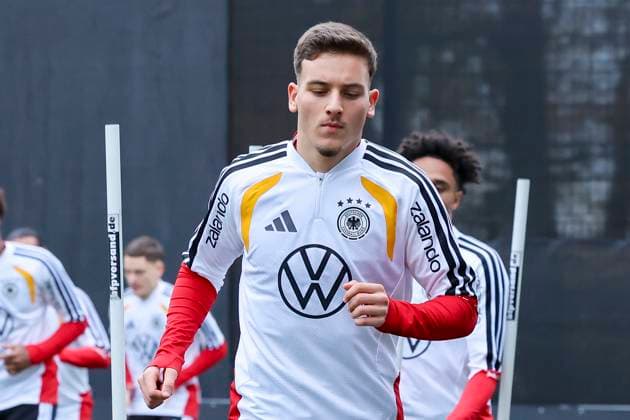 Said El Mala (Germany) waermt sich auf, , Training der deutschen Fussball Nationalmannschaft, Volkswagen Arena am 11. November 2025 in Wolfsburg, Deutschland. (Foto von Marco Steinbrenner DeFodi Images) Said El Mala (Germany) warms up, , Training der deutschen Fussball Nationalmannschaft, Volkswagen Arena, November 11, 2025 in Wolfsburg, Germany. (Photo by Marco Steinbrenner DeFodi Images) DFL regulations prohibit any use of photographs as image sequences and or quasi-video. Said El Mala Germany warms up, , Training der deutschen Fussball Nationalmannschaft, Volkswagen Arena am 11 November 2025 in Wolfsburg, Germany Photo by Marco Steinbrenner DeFodi Images Said El Mala Germany warms up, , Training der deutschen Fussball Nationalmannschaft, Volkswagen Arena, November 11, 2025 in Wolfsburg, Germany Photo by Marco Steinbrenner DeFodi Images DFL regulations prohibit any use of photographs as image sequences and or quasi video