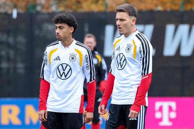 Nathaniel Brown (Germany) und Said El Mala (Germany) schauen, , Training der deutschen Fussball Nationalmannschaft, Volkswagen Arena am 11. November 2025 in Wolfsburg, Deutschland. (Foto von Marco Steinbrenner DeFodi Images) Nathaniel Brown (Germany) und Said El Mala (Germany) look on, , Training der deutschen Fussball Nationalmannschaft, Volkswagen Arena, November 11, 2025 in Wolfsburg, Germany. (Photo by Marco Steinbrenner DeFodi Images) DFL regulations prohibit any use of photographs as image sequences and or quasi-video. Nathaniel Brown Germany and Said El Mala Germany look on, , Training der deutschen Fussball Nationalmannschaft, Volkswagen Arena am 11 November 2025 in Wolfsburg, Germany Photo by Marco Steinbrenner DeFodi Images Nathaniel Brown Germany and Said El Mala Germany look on, , Training der deutschen Fussball Nationalmannschaft, Volkswagen Arena, November 11, 2025 in Wolfsburg, Germany Photo by Marco Steinbrenner DeFodi Images DFL regulations prohibit any use of photographs as image sequences and or quasi video