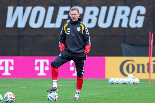 Bundestrainer Julian Nagelsmann (Germany) schaut enttaeuscht, , Training der deutschen Fussball Nationalmannschaft, Volkswagen Arena am 11. November 2025 in Wolfsburg, Deutschland. (Foto von Marco Steinbrenner DeFodi Images) Bundestrainer Julian Nagelsmann (Germany) looks dejected, , Training der deutschen Fussball Nationalmannschaft, Volkswagen Arena, November 11, 2025 in Wolfsburg, Germany. (Photo by Marco Steinbrenner DeFodi Images) DFL regulations prohibit any use of photographs as image sequences and or quasi-video. National coach Julian Nagelsmann Germany looks disappointed, , Training of the German national soccer team, Volkswagen Arena on November 11, 2025 in Wolfsburg, Germany Photo by Marco Steinbrenner DeFodi Images National coach Julian Nagelsmann Germany looks disappointed, , Training of the German national soccer team, Volkswagen Arena, November 11, 2025 in Wolfsburg, Germany Photo by Marco Steinbrenner DeFodi Images DFL regulations prohibit any use of photographs as image sequences and or quasi video
