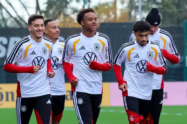 Said El Mala (Germany), Assan Ouedraogo (Germany) und Nathaniel Brown (Germany) unterhalten sich, , Training der deutschen Fussball Nationalmannschaft, Volkswagen Arena am 11. November 2025 in Wolfsburg, Deutschland. (Foto von Marco Steinbrenner DeFodi Images) Said El Mala (Germany), Assan Ouedraogo (Germany) und Nathaniel Brown (Germany) talk together, , Training der deutschen Fussball Nationalmannschaft, Volkswagen Arena, November 11, 2025 in Wolfsburg, Germany. (Photo by Marco Steinbrenner DeFodi Images) DFL regulations prohibit any use of photographs as image sequences and or quasi-video. Said El Mala Germany , Assan Ouedraogo Germany and Nathaniel Brown Germany talk together, , German national soccer team training, Volkswagen Arena, November 11, 2025 in Wolfsburg, Germany Photo by Marco Steinbrenner DeFodi Images Said El Mala Germany , Assan Ouedraogo Germany and Nathaniel Brown Germany talk together, , Training of the German national soccer team, Volkswagen Arena, November 11, 2025 in Wolfsburg, Germany Photo by Marco Steinbrenner DeFodi Images DFL regulations prohibit any use of photographs as image sequences and or quasi video