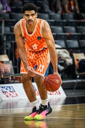 Mark Smith (ratiopharm ulm) in Aktion, am Ball, Einzelaktion waehrend des EuroCup spiels zwischen ratiopharm ulm v Cosea JL Bourg-en-Bresse in der ratiopharm Arena am 11. November 2025 in Neu-Ulm, Deutschland. (Foto von Harry Langer DeFodi Images) +++ Mark Smith (ratiopharm ulm) controls the Ball during the EuroCup match between ratiopharm ulm v Cosea JL Bourg-en-Bresse at ratiopharm Arena on November 11, 2025 in Neu-Ulm, Germany. (Photo by Harry Langer DeFodi Images) (Photo by Harry Langer DeFodi Images) Mark Smith ratiopharm ulm in action, on the ball, individual action during the EuroCup match between ratiopharm ulm v Cosea JL Bourg en Bresse at ratiopharm Arena on November 11, 2025 in Neu Ulm, Germany Photo by Harry Langer DeFodi Images Mark Smith ratiopharm ulm controls the Ball during the EuroCup match between ratiopharm ulm v Cosea JL Bourg en Bresse at ratiopharm Arena on November 11, 2025 in Neu Ulm, Germany Photo by Harry Langer DeFodi Images Photo by Harry Langer DeFodi Images
