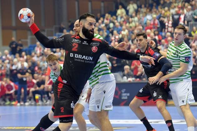 Ruben Marchan (MT Melsungen 2) (am Ball), David Debreczeni (FTC-Green Collect 23), Miklos Karai (FTC-Green Collect 34) (R) , GER, MT Melsungen - Ferencvarosi Torna Club Green Collect Budapest (HUN)l, Handball, EHF European League Maenner, Group Matches, Saison 2025 2026, 11.11.2025, GER, MT Melsungen - FTC-Green Collect, Handball, EHF Maenner, Group Matches, Saison 2025 2026, 11.11.2025 Kassel Copyright: xEibner-Pressefotox xRolandxSippex EP_RSL