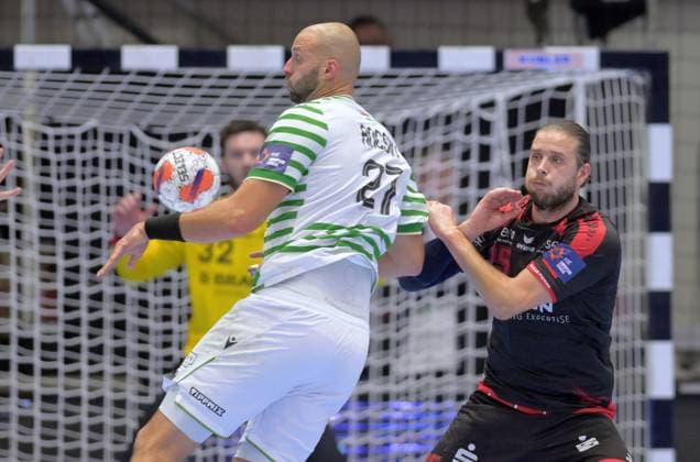 Olle Forsell Schefvert (MT Melsungen 25) (R), Gabor Ancsin (FTC-Green Collect 27) (am Ball) , GER, MT Melsungen - Ferencvarosi Torna Club Green Collect Budapest (HUN)l, Handball, EHF European League Maenner, Group Matches, Saison 2025 2026, 11.11.2025, GER, MT Melsungen - FTC-Green Collect, Handball, EHF Maenner, Group Matches, Saison 2025 2026, 11.11.2025 Kassel Copyright: xEibner-Pressefotox xRolandxSippex EP_RSL