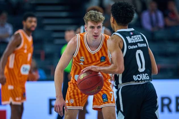 Defense von Tobias Jensen (ratiopharm ulm, 07) gegen Darius McGhee (Cosea JL Bourg-en-Bresse, 00) GER, ratiopharm ulm vs. Cosea JL Bourg-en-Bresse, Basketball, 7. Spieltag, BKT EuroCup, Spielzeit 2025 2026, 11.11.2025 GER, ratiopharm ulm vs. Cosea JL Bourg-en-Bresse, Basketball, 7. Spieltag, BKT EuroCup, Spielzeit 2025 2026, 11.11.2025 Neu-Ulm Copyright: xEibner-Pressefoto GeraldxOelze-dexStoppanyx EP_ODS